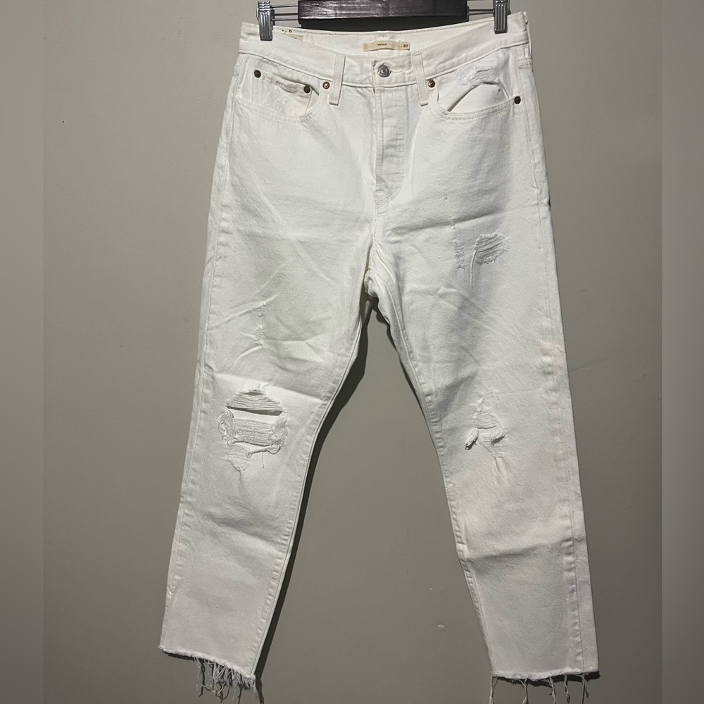 Levi’s wedgie White Ripped Jeans size 30